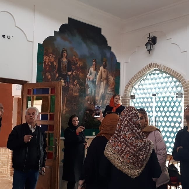 فرزند زاده جام و خم نیست کار هنری میان مردم گم… — تصویر ۴