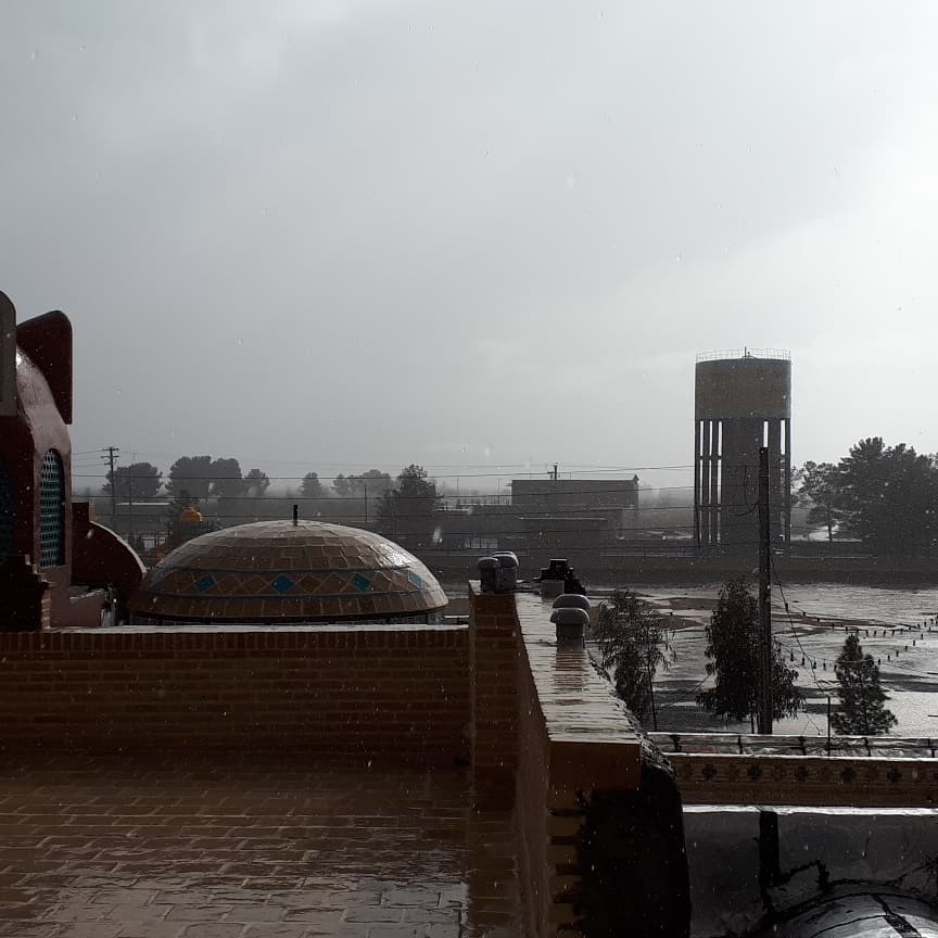 اقامتگاه و گلابگیری دیاوا دقایقی پس از بارش رحم… — تصویر ۶