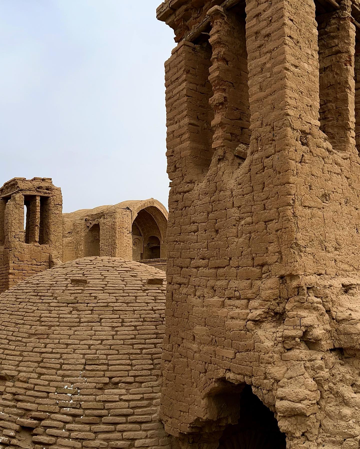🌱 آب انبار قدیمی روستای ده آباد آب‌انبار یکی از… — تصویر ۲