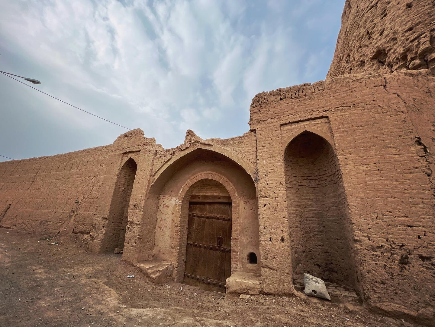 ٠ قلعه در حال تخریب ده آباد که در حال حاضر قابل… — تصویر ۲
