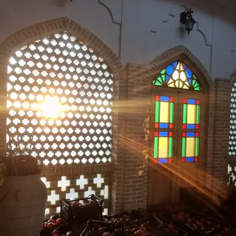 به نظر من باید هر اقامتگاه بومگردی، داستان مربوط به خودشو داشته باشه،یعنی تمام ق